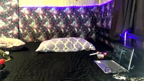 Snapshot of qnibee chatting on September 30, 3:17 am qnibee online show from September 30, 3:17 am