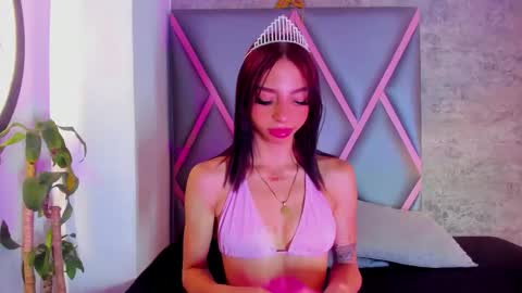 Quee Sophine online show from December 19, 7:53 pm