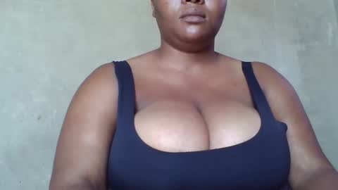 queen2302 online show from April 1, 8:26 am