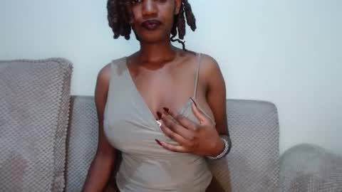 Snapshot of queen74890 chatting on October 10, 8:35 pm queen74890 online show from October 10, 8:35 pm