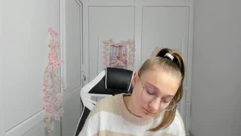 Amelie online show from May 26, 8:31 am