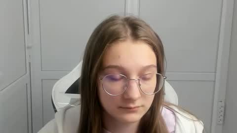 Amelie online show from March 19, 8:42 am