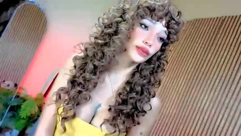 Snapshot of queen_avah chatting on October 27, 10:04 am Avah online show from October 27, 10:04 am