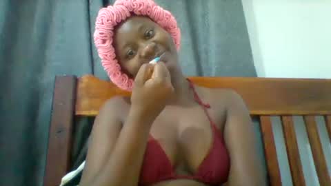 Snapshot of queen_diveer chatting on October 8, 4:29 am queen_diveer online show from October 8, 4:29 am