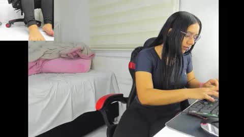 queen_findom1 online show from November 7, 8:44 pm