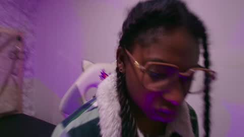   online show from December 3, 11:22 am