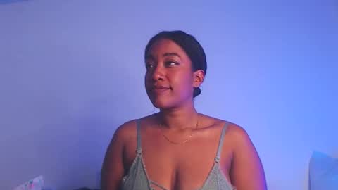 Snapshot of queenalya_ chatting on October 15, 2:15 am Ahlya online show from October 15, 2:15 am