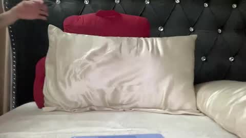 QUEEN online show from February 27, 12:14 am