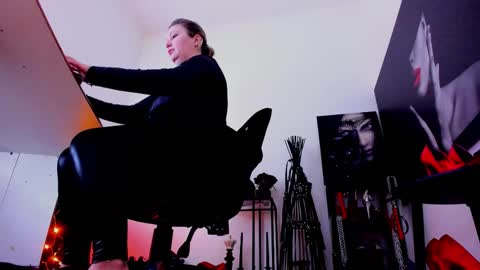 Misscatsnow online show from January 15, 2:31 am