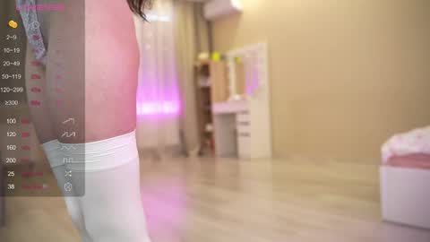 Nelly  INSTA  queenelia  online show from April 17, 10:50 am