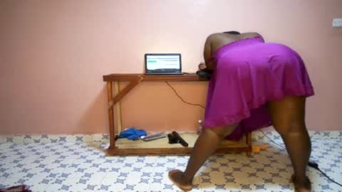 Snapshot of queenkiah chatting on March 3, 5:31 am Nina online show from March 3, 5:31 am