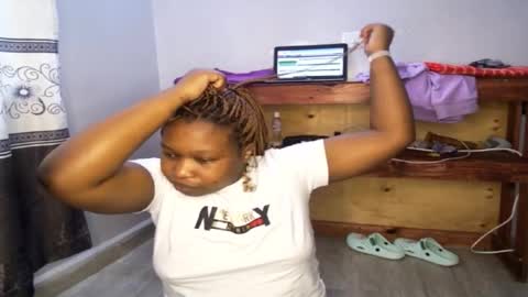 Snapshot of queenkiah chatting on October 1, 7:40 am Nina online show from October 1, 7:40 am