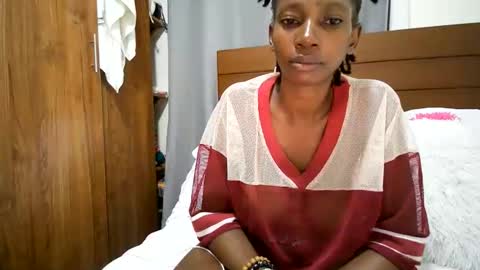queenmom online show from June 5, 8:14 pm