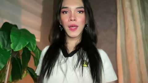 Snapshot of queenn_xxx chatting on September 20, 7:55 am QUEEN online show from September 20, 7:55 am