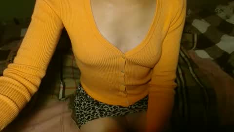 queenoftenderness online show from October 3, 8:17 pm