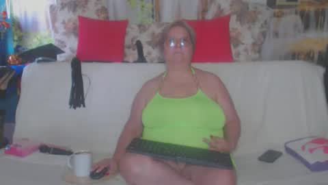 Snapshot of queenpammy chatting on September 28, 8:45 am QueenPammy online show from September 28, 8:45 am