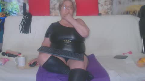 Snapshot of queenpammy chatting on October 11, 1:27 pm QueenPammy online show from October 11, 1:27 pm