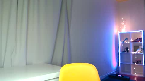 Snapshot of queensy_sins_x chatting on March 9, 6:00 pm Queensy online show from March 9, 6:00 pm
