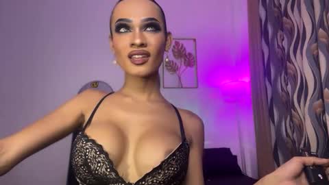 Snapshot of queenvalentinats chatting on September 27, 1:42 pm ValentinaMoone online show from September 27, 1:42 pm