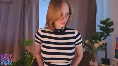 Teri  My favorite vibes 77 101 222 666 online show from April 14, 2:37 am