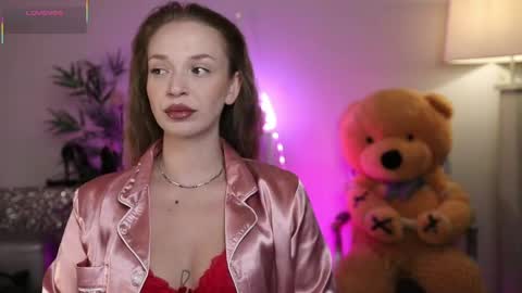 Nova Hollis online show from April 11, 6:51 am