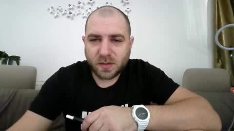 Snapshot of r0bila chatting on March 4, 7:08 am R0bila online show from March 4, 7:08 am
