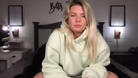 Rae Quinn and Doctor Dustin online show from April 15, 3:10 am