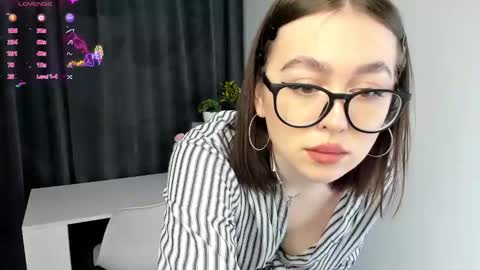 Helen online show from February 24, 1:21 pm