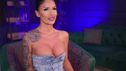Snapshot of raquellevon chatting on January 26, 9:29 pm Raquelle online show from January 26, 9:29 pm