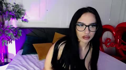 Raven Foxxy online show from March 4, 7:05 am