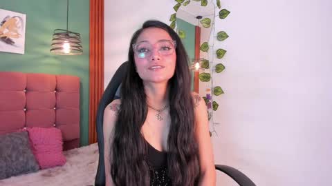 raven_smith_ online show from June 4, 6:08 am