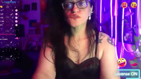 Snapshot of ravenandsin chatting on October 29, 12:12 am Raven online show from October 29, 12:12 am