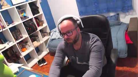 ravingr3d3 online show from February 18, 11:37 pm