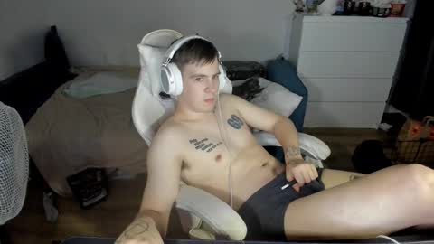Snapshot of ray_hill chatting on October 18, 12:15 am Ray online show from October 18, 12:15 am
