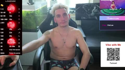 Rayzel online show from May 22, 5:42 pm