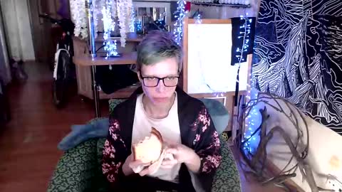 Snapshot of raziel_haze chatting on February 21, 10:28 am Yrriel Strife Candy-Demon Caveboy mr. Cringe online show from February 21, 10:28 am