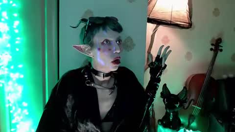 Snapshot of raziel_haze chatting on February 6, 2:58 pm Yrriel Strife Candy-Demon Caveboy mr. Cringe online show from February 6, 2:58 pm