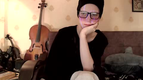 Snapshot of raziel_haze chatting on February 22, 1:13 pm Yrriel Strife Candy-Demon Caveboy mr. Cringe online show from February 22, 1:13 pm