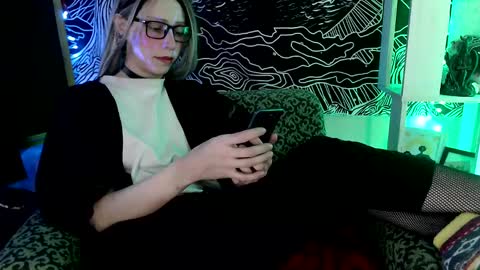 Snapshot of raziel_haze chatting on March 10, 10:50 am Yrriel Strife Candy-Demon Caveboy mr. Cringe online show from March 10, 10:50 am