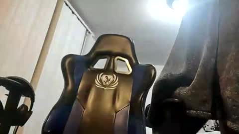 razor20221 online show from April 19, 4:35 am