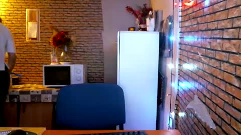 real_coupl3 online show from April 4, 6:59 pm