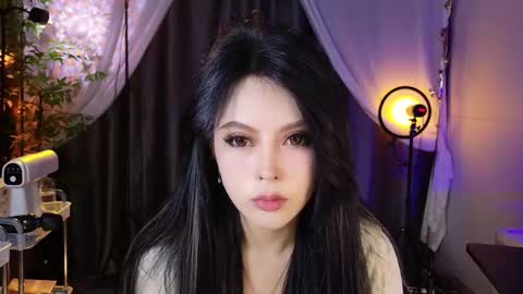 reaowna___ online show from January 8, 8:25 pm