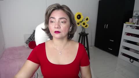 Snapshot of rebeca_milf chatting on February 19, 11:38 am REBECA online show from February 19, 11:38 am