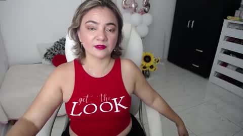 Snapshot of rebeca_milf chatting on February 1, 12:15 pm REBECA online show from February 1, 12:15 pm