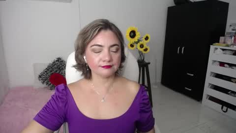 Snapshot of rebeca_milf chatting on February 21, 11:22 am REBECA online show from February 21, 11:22 am