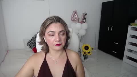 Snapshot of rebeca_milf chatting on January 27, 11:54 pm REBECA online show from January 27, 11:54 pm