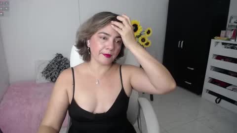 Snapshot of rebeca_milf chatting on February 18, 11:33 am REBECA online show from February 18, 11:33 am