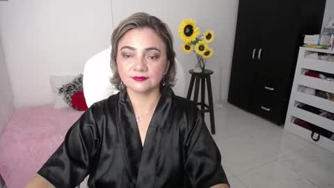 Snapshot of rebeca_milf chatting on February 22, 10:51 am REBECA online show from February 22, 10:51 am
