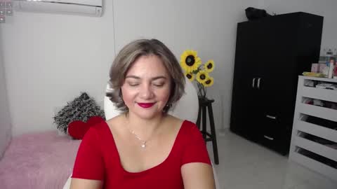 Snapshot of rebeca_milf chatting on February 15, 11:39 am REBECA online show from February 15, 11:39 am