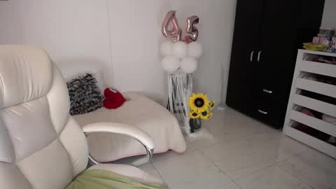 Snapshot of rebeca_milf chatting on January 23, 1:08 am REBECA online show from January 23, 1:08 am